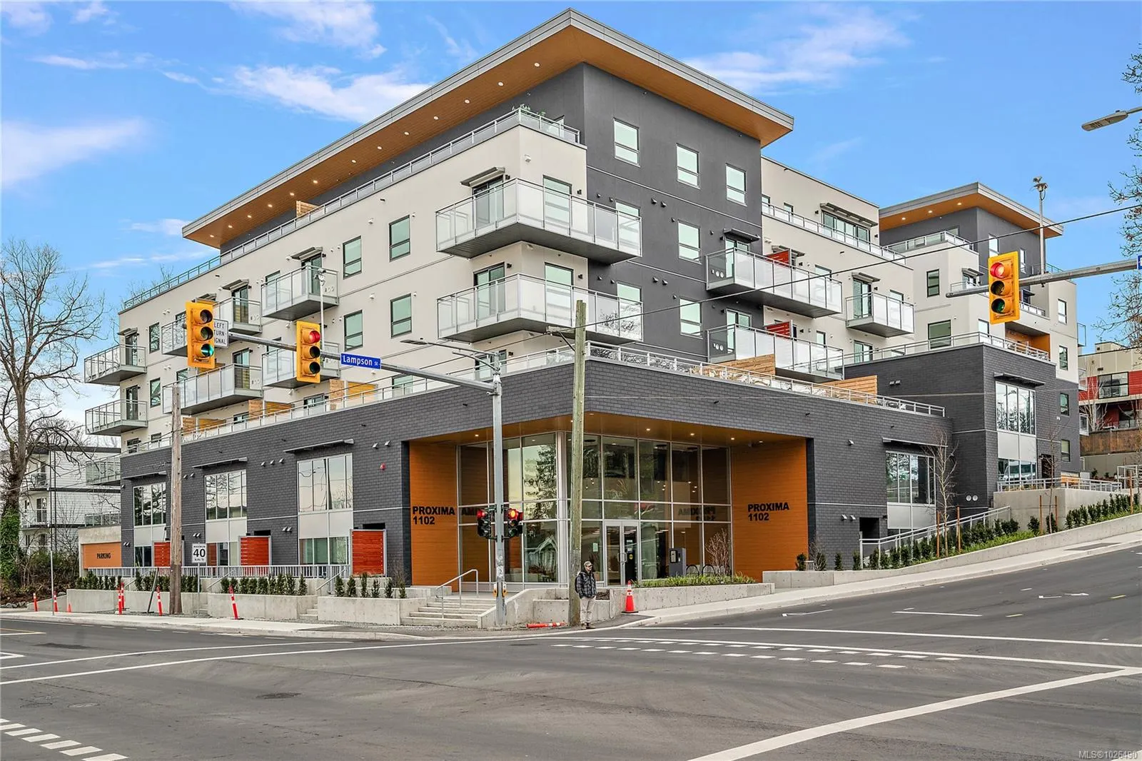 1102 Esquimalt Rd