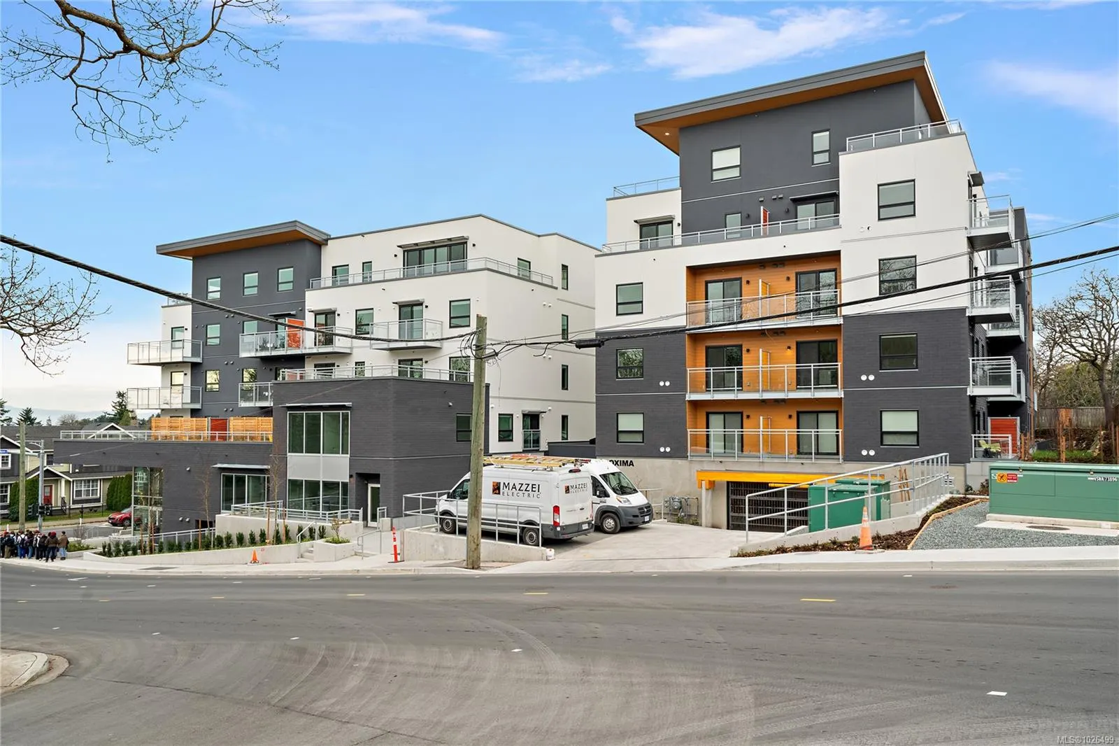 1102 Esquimalt Rd
