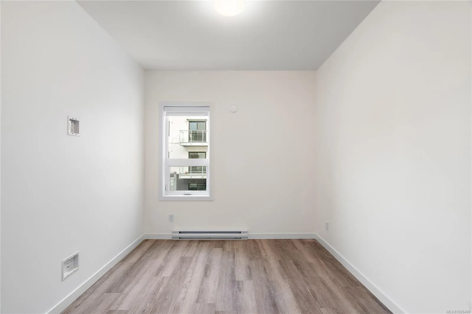 1102 Esquimalt Rd
