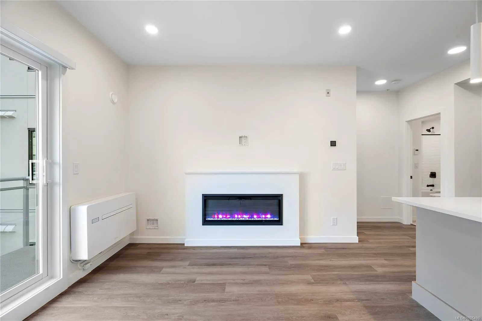 1102 Esquimalt Rd