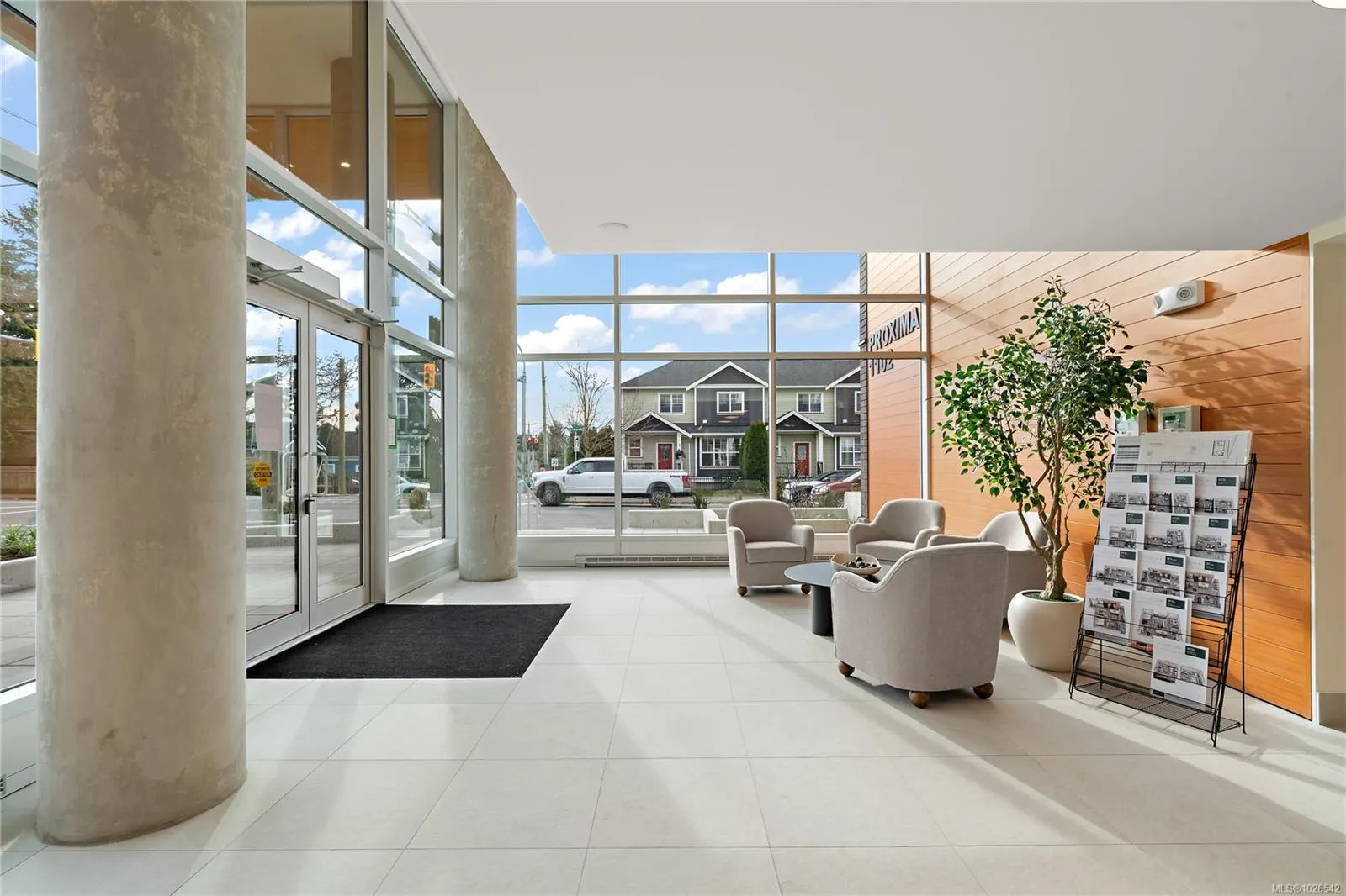 1102 Esquimalt Rd