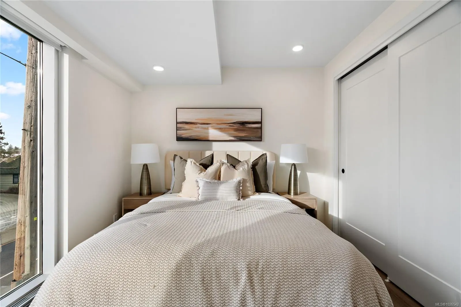1102 Esquimalt Rd