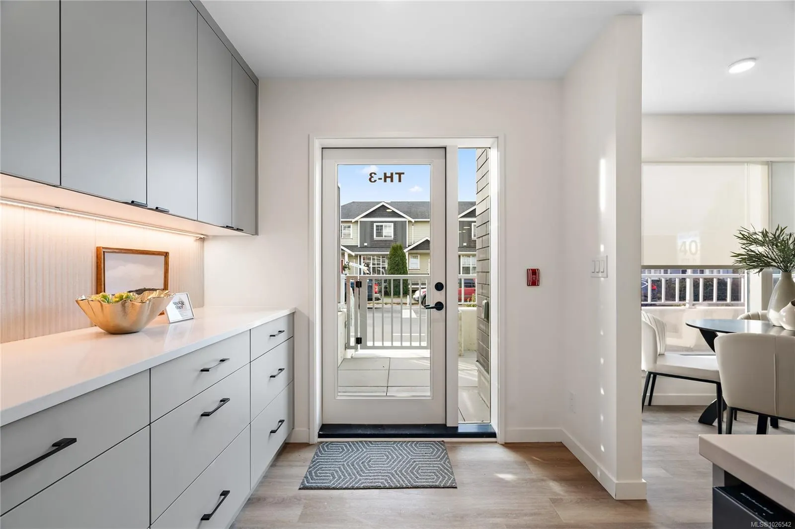 1102 Esquimalt Rd