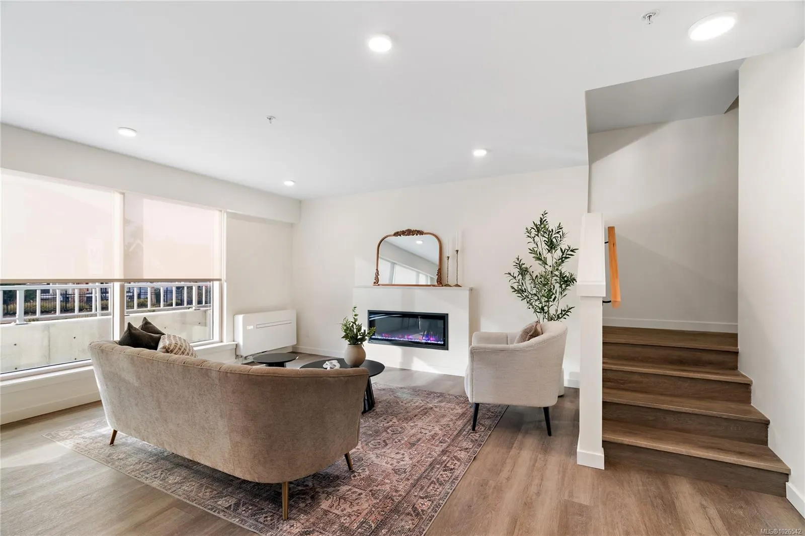 1102 Esquimalt Rd