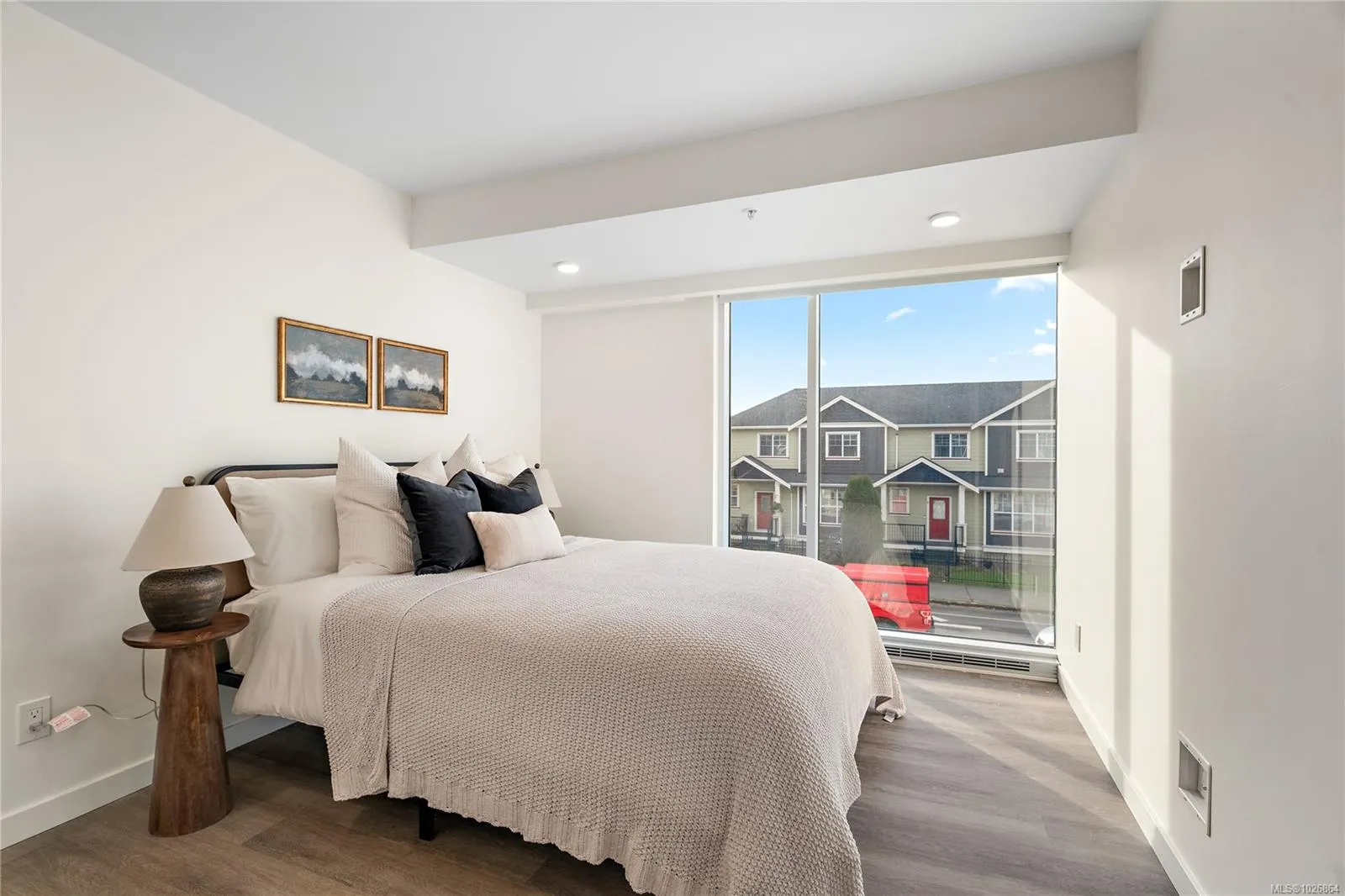 1102 Esquimalt Rd