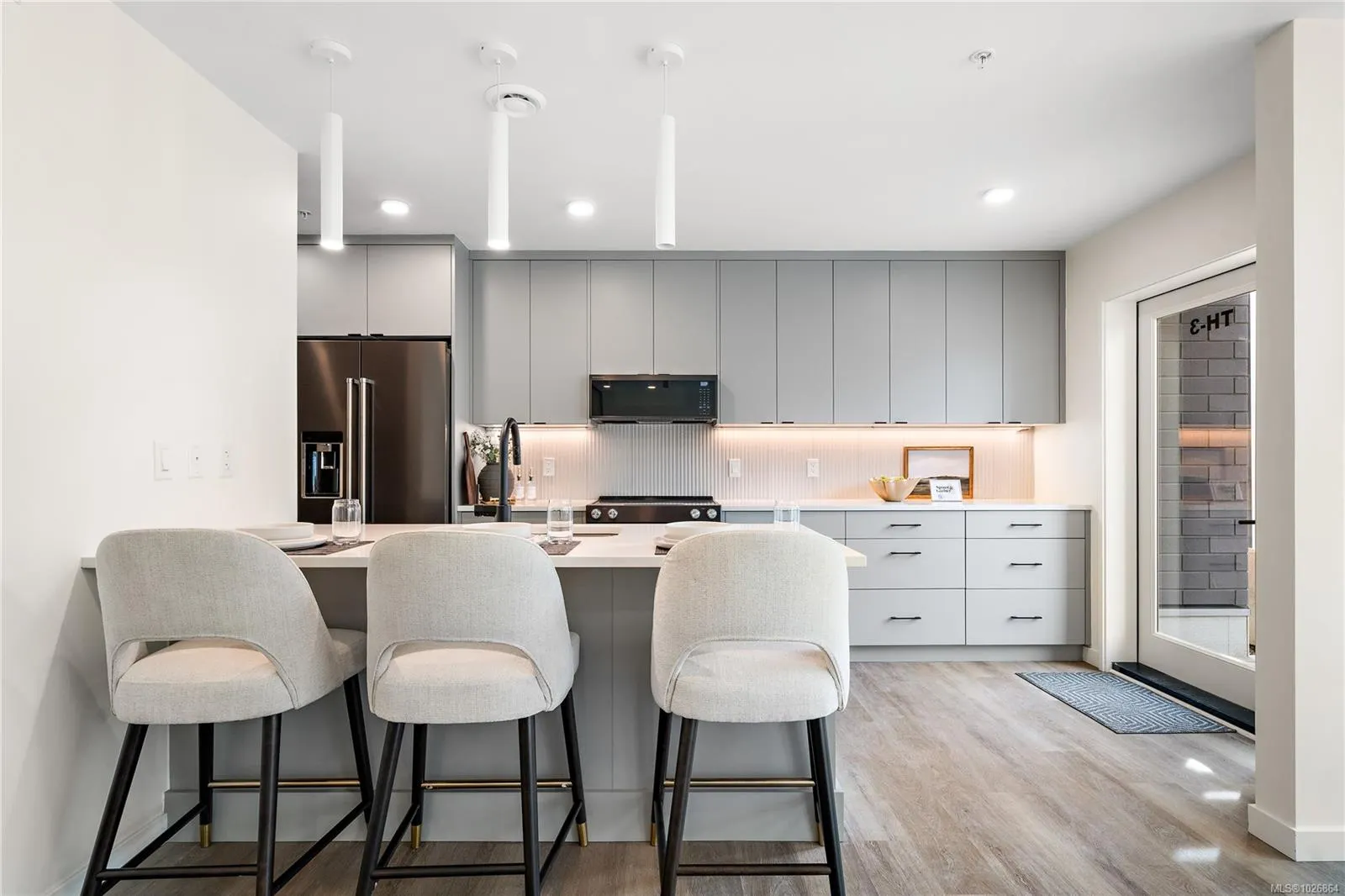 1102 Esquimalt Rd