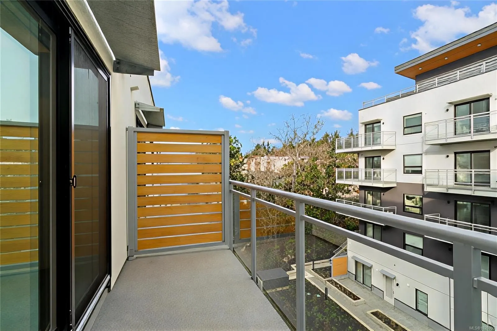 1102 Esquimalt Rd