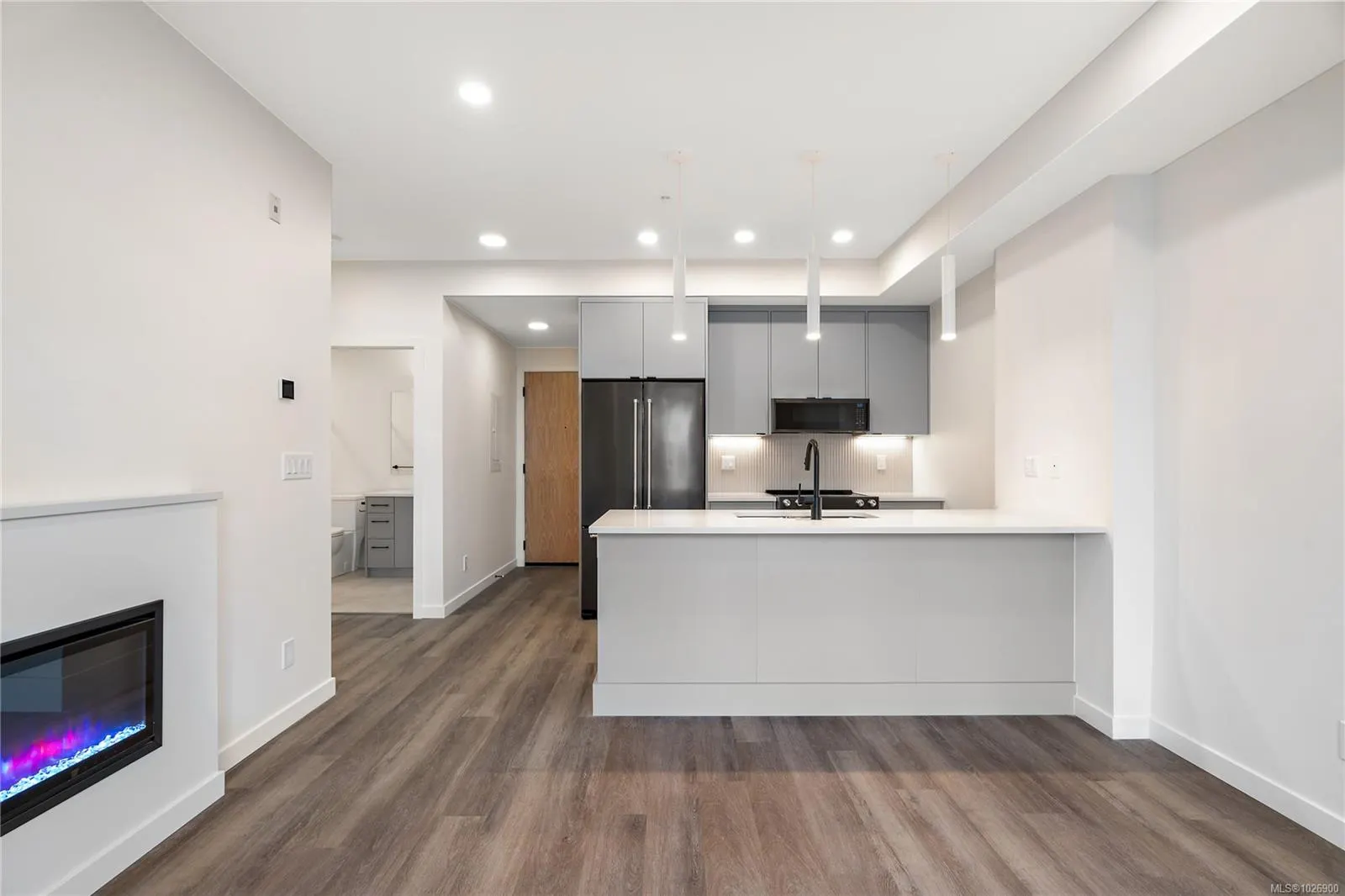 1102 Esquimalt Rd