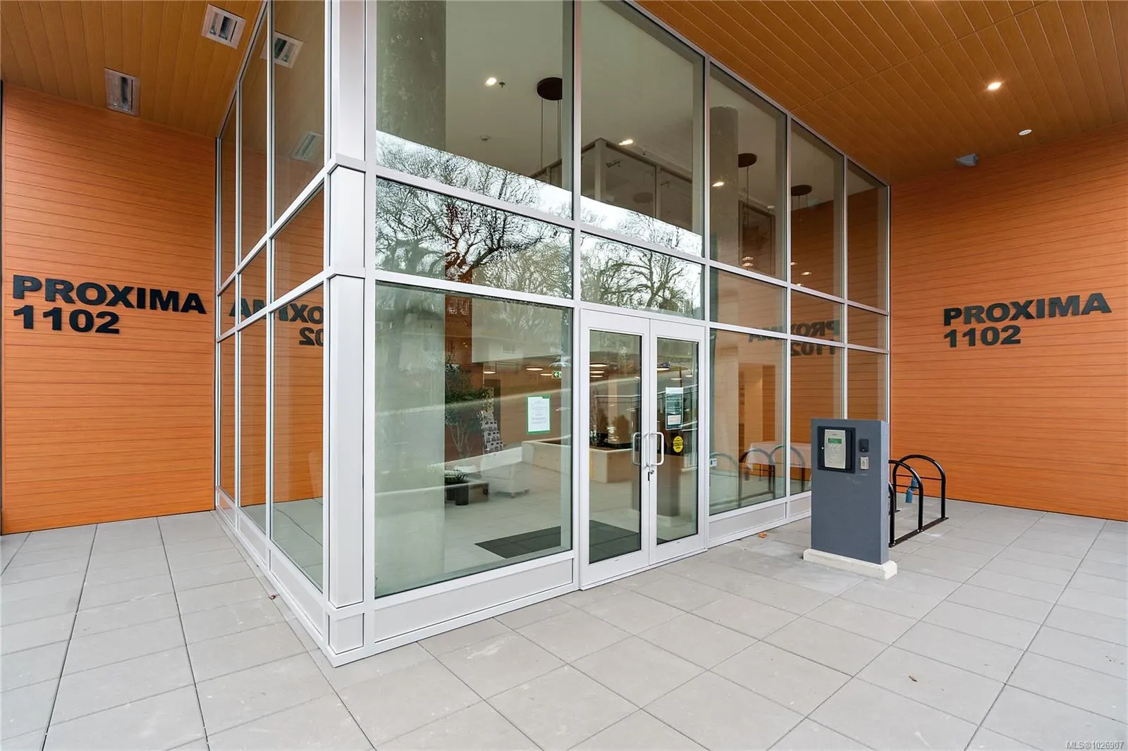 1102 Esquimalt Rd