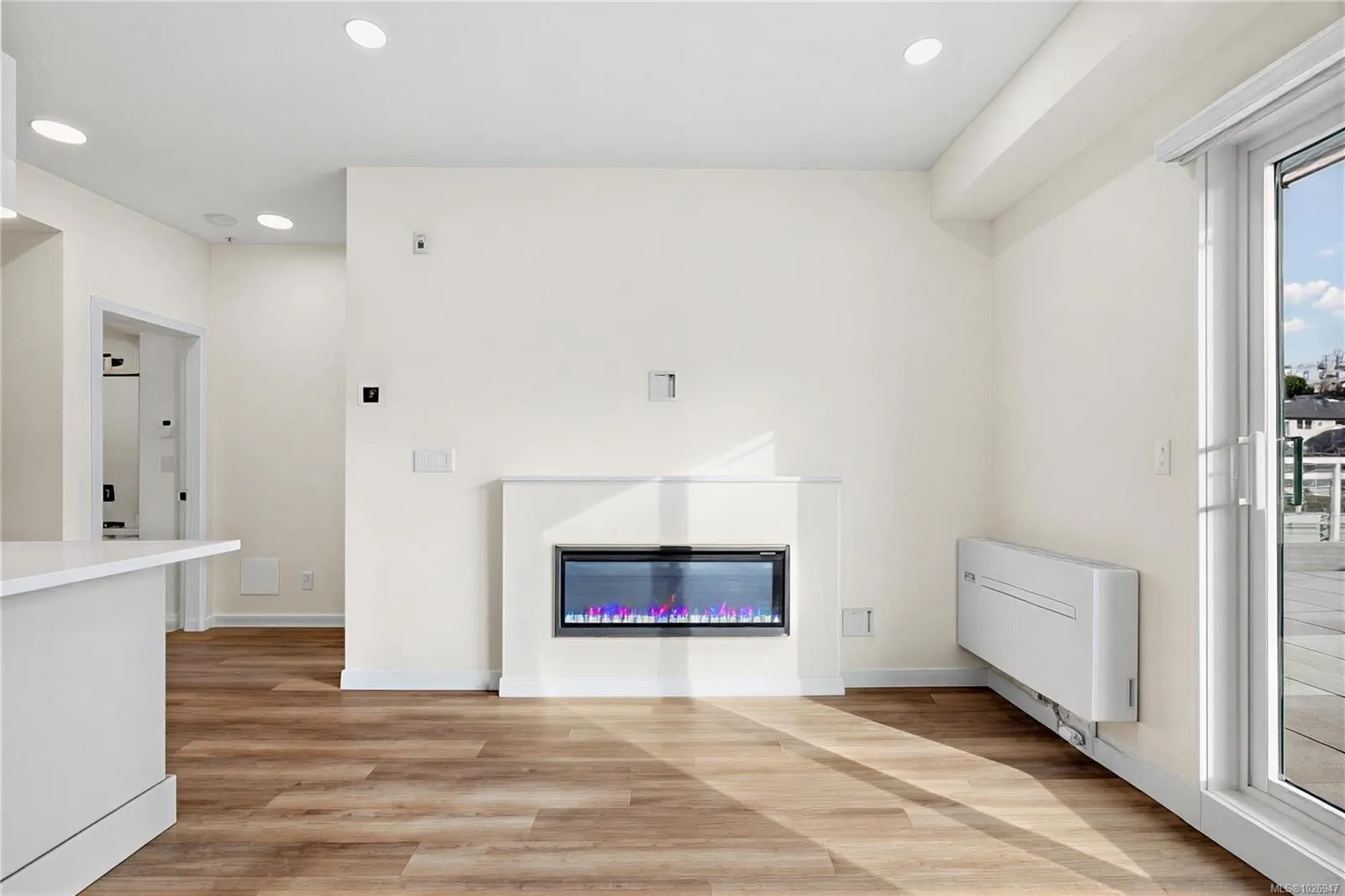 1102 Esquimalt Rd