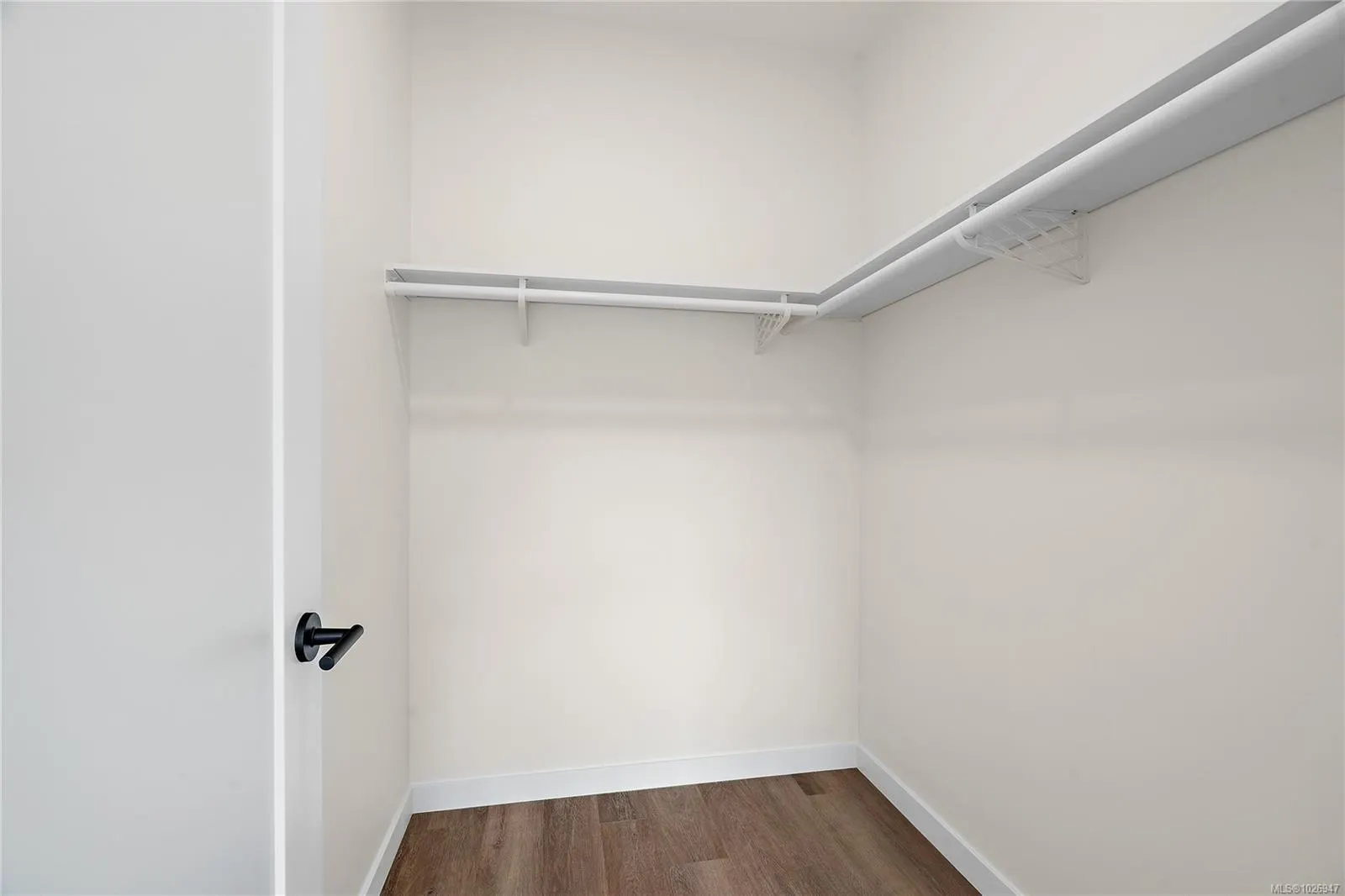 1102 Esquimalt Rd