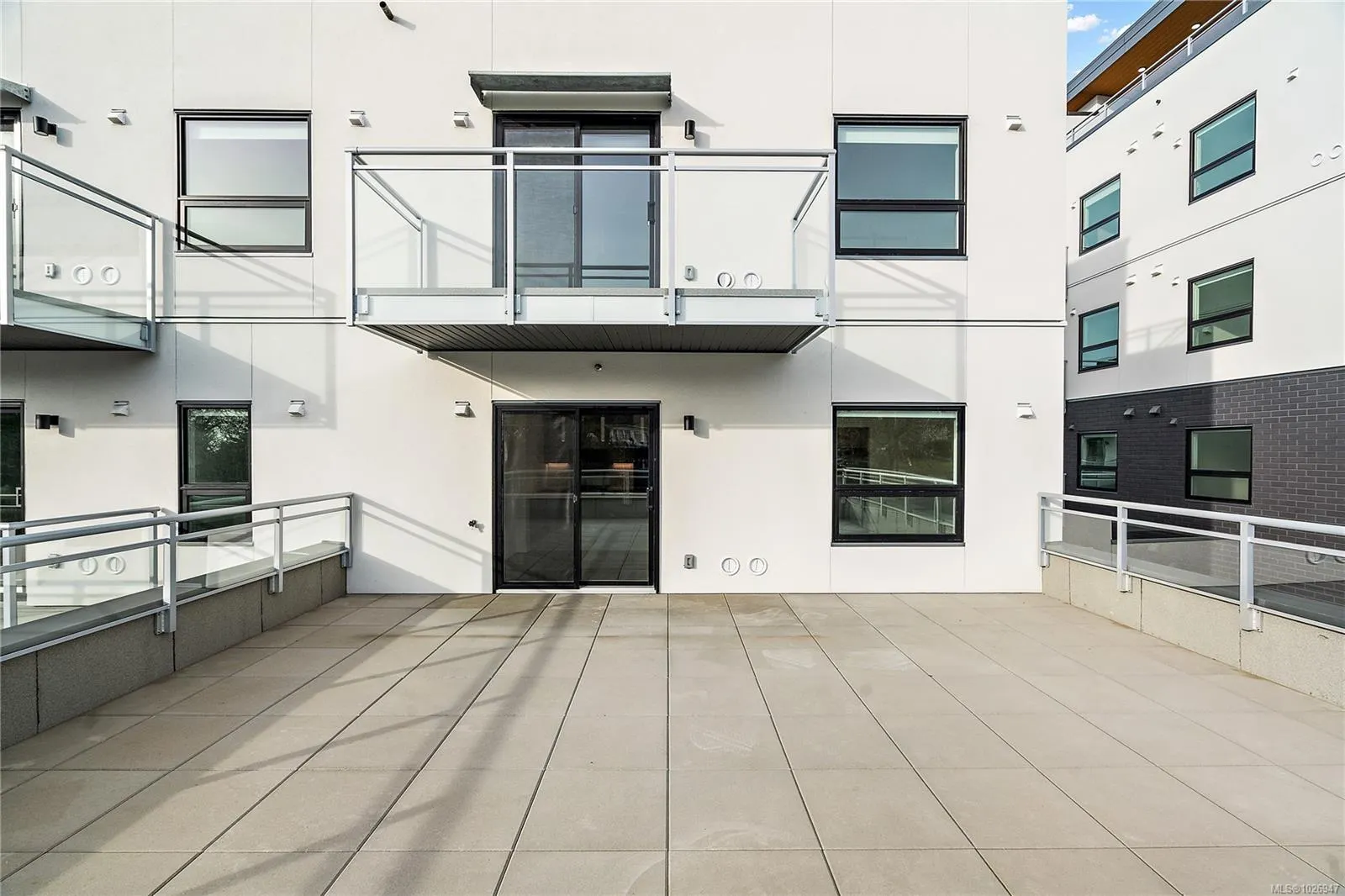 1102 Esquimalt Rd