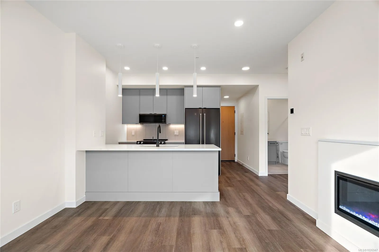 1102 Esquimalt Rd