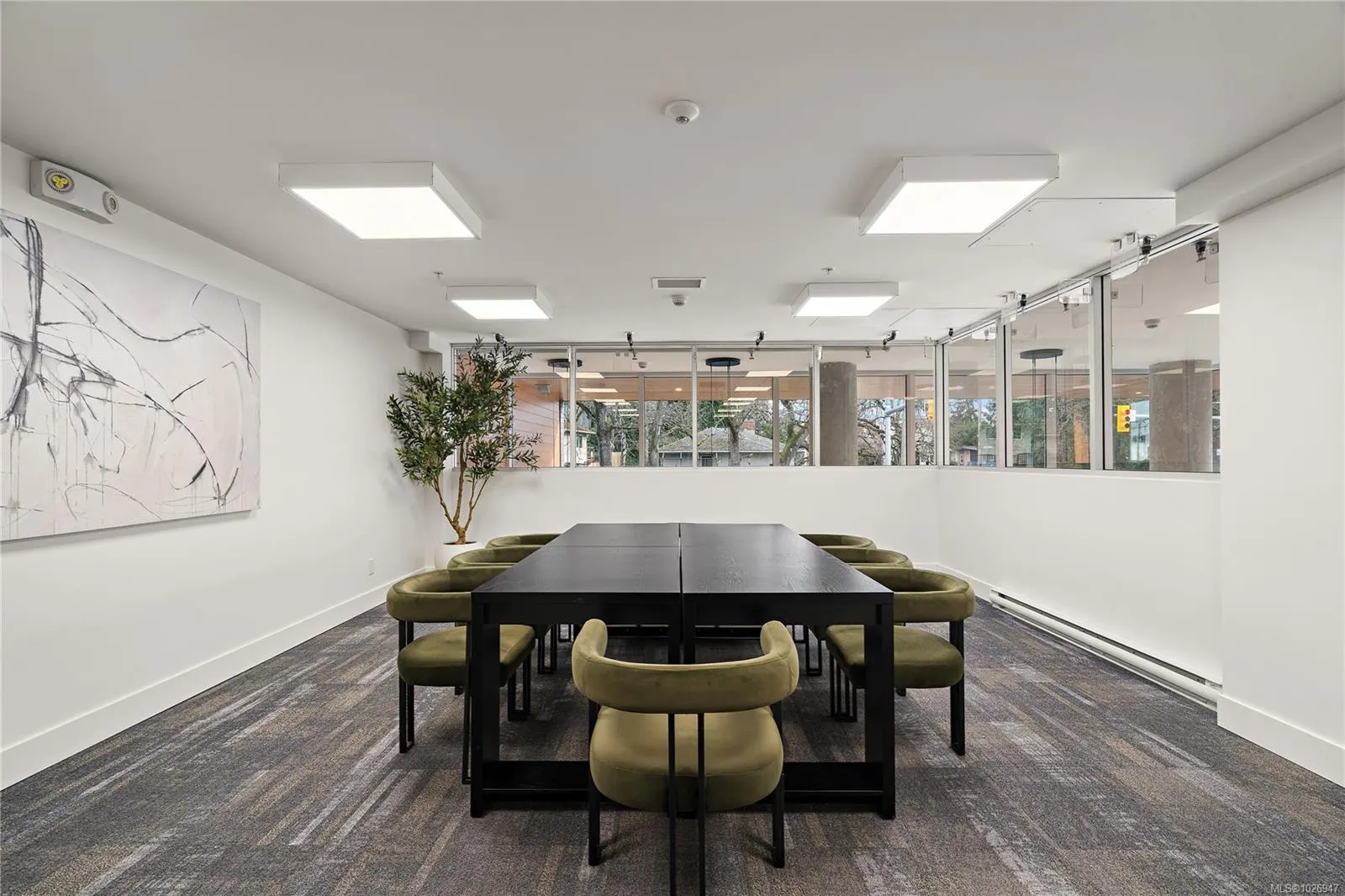 1102 Esquimalt Rd