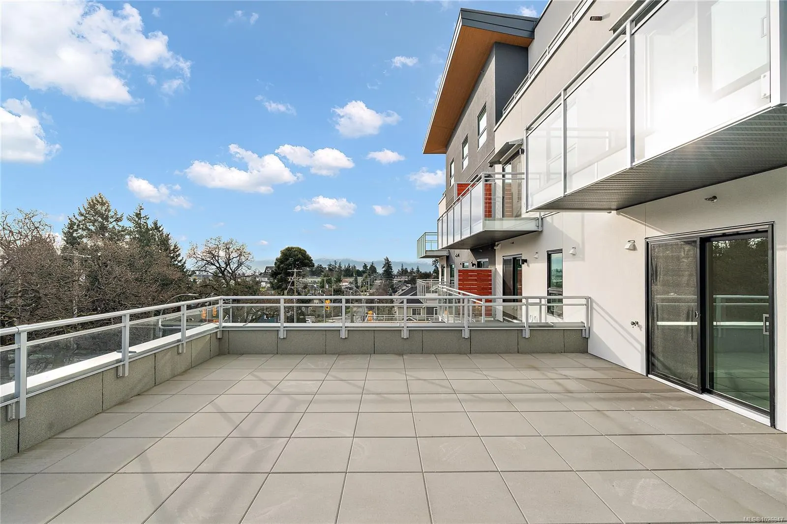 1102 Esquimalt Rd