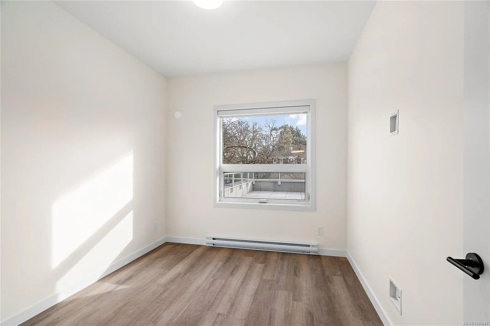 1102 Esquimalt Rd