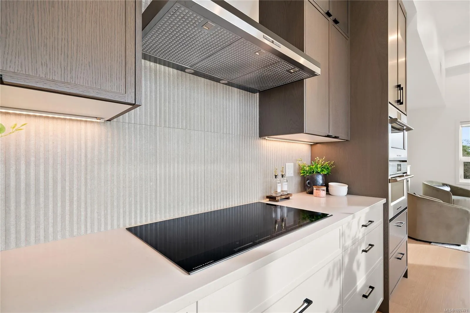1102 Esquimalt Rd