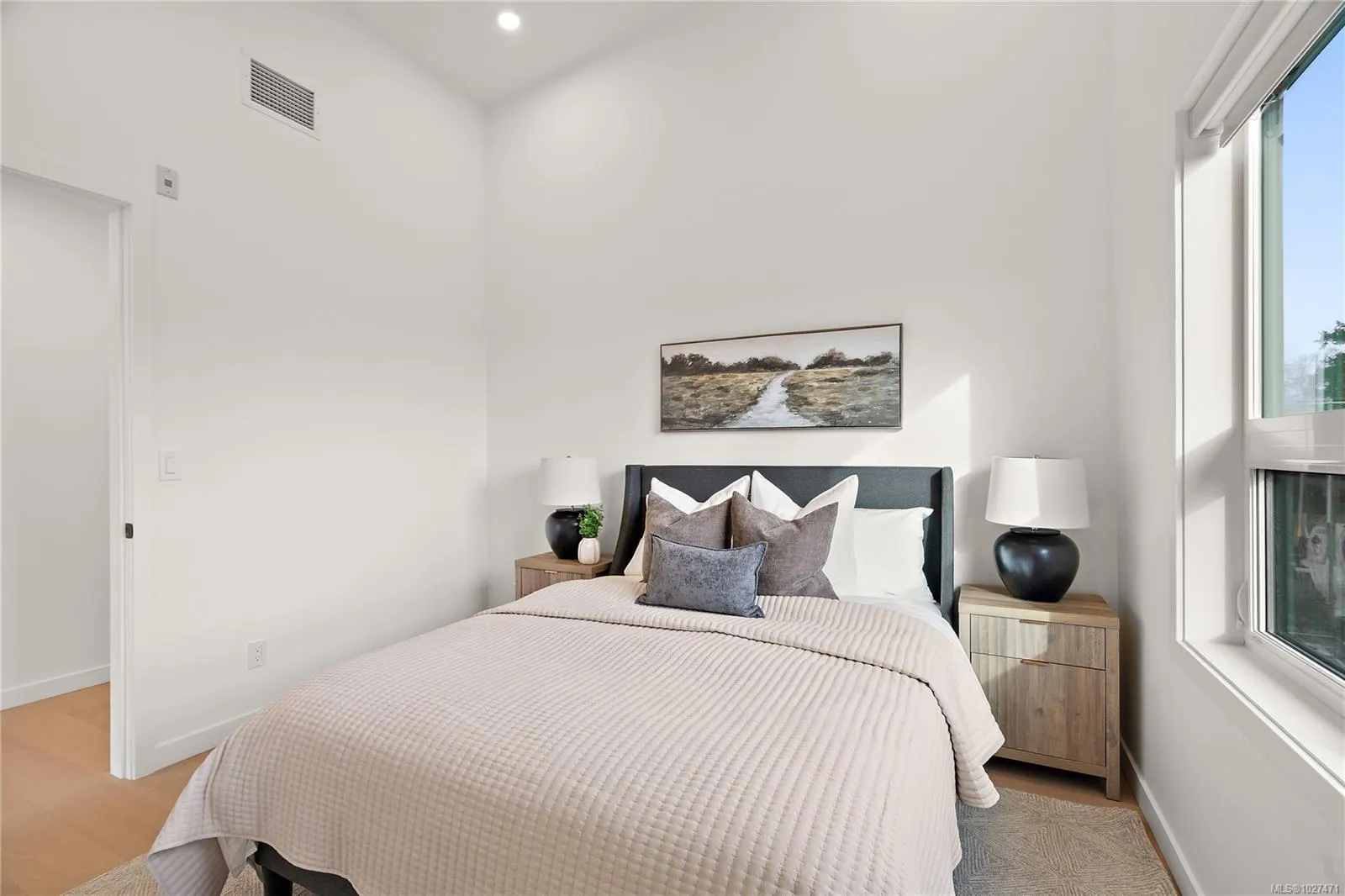 1102 Esquimalt Rd