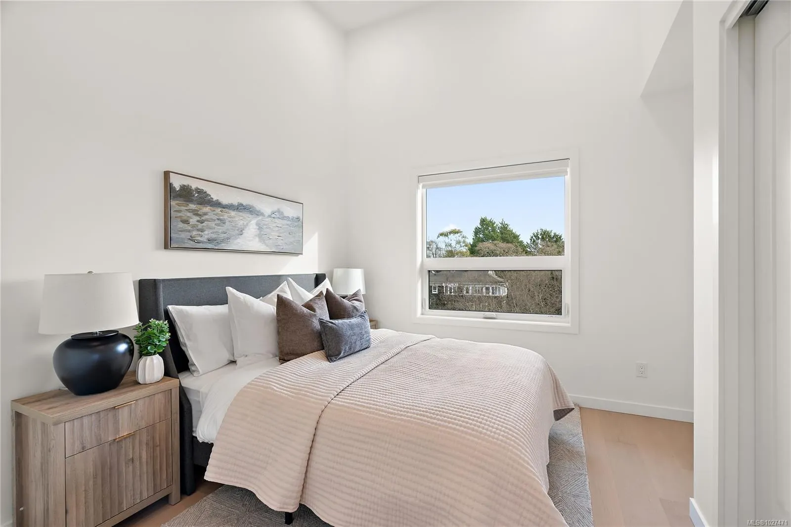 1102 Esquimalt Rd
