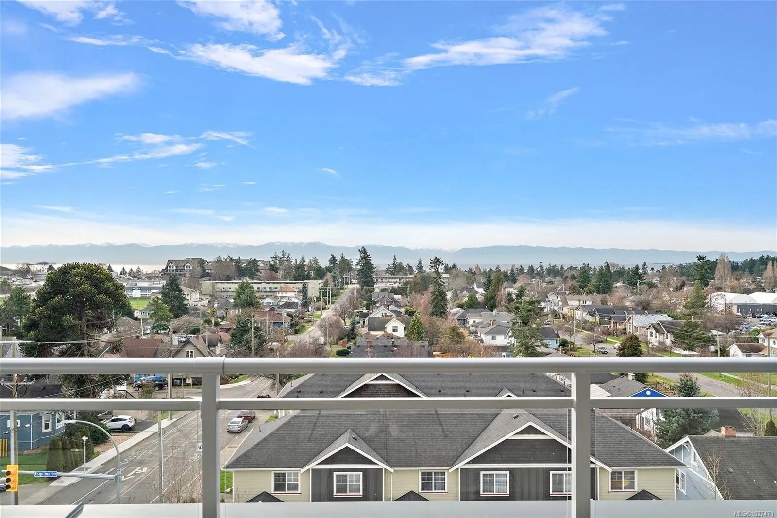 1102 Esquimalt Rd