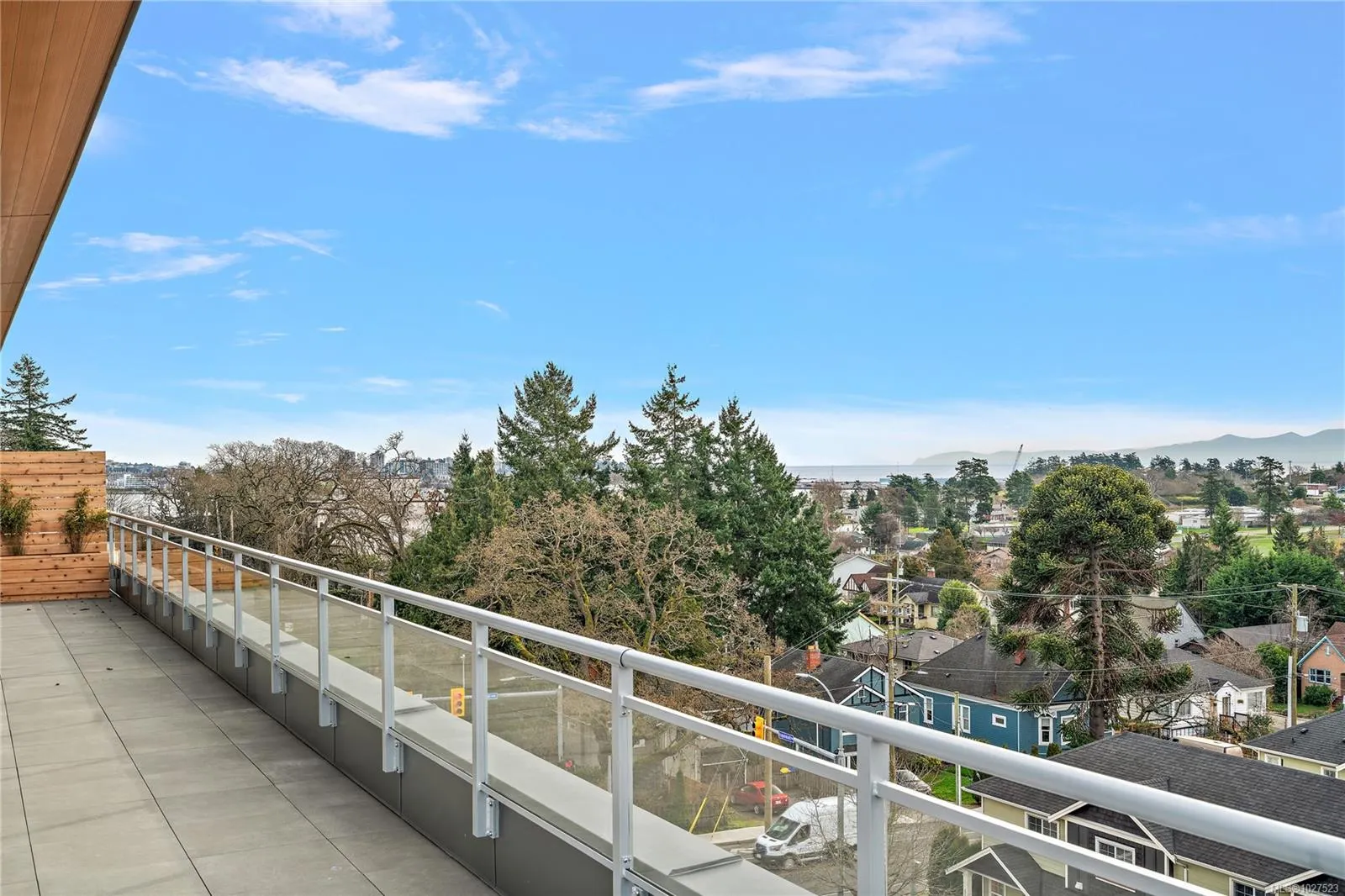 1102 Esquimalt Rd