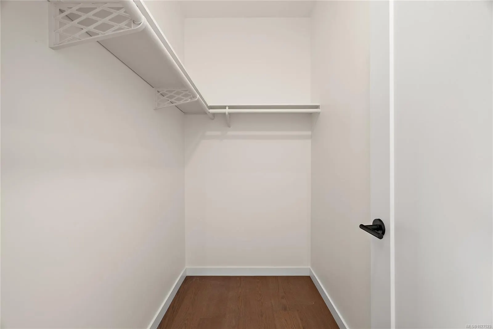 1102 Esquimalt Rd