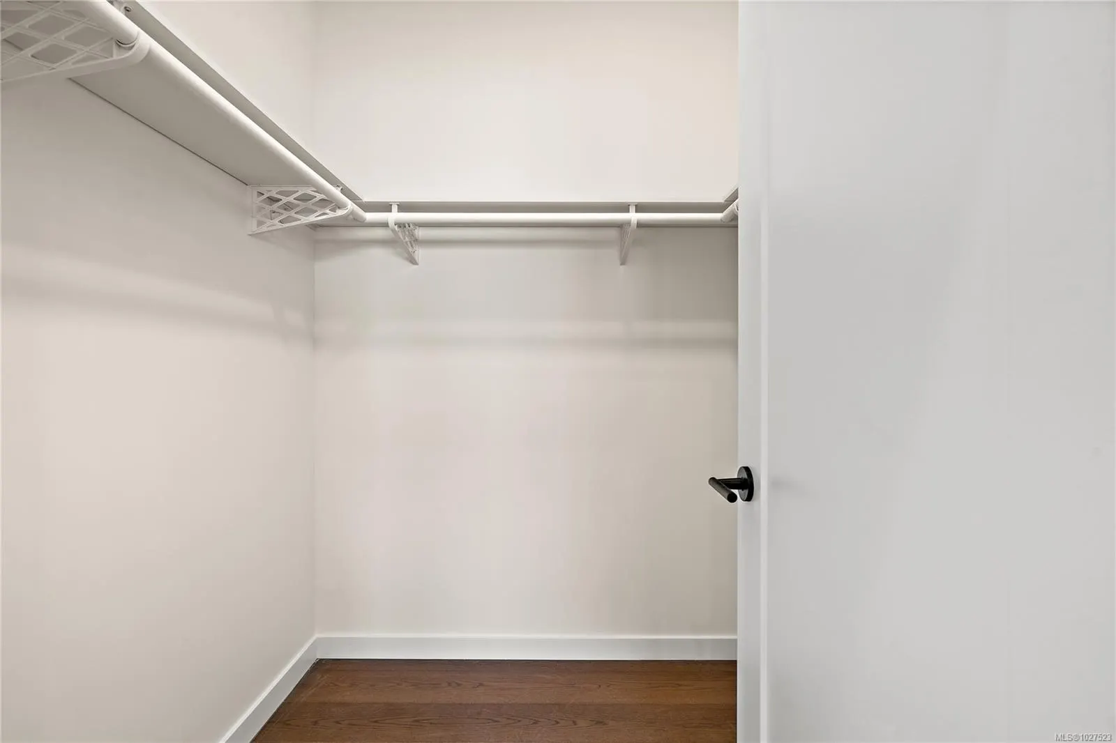 1102 Esquimalt Rd