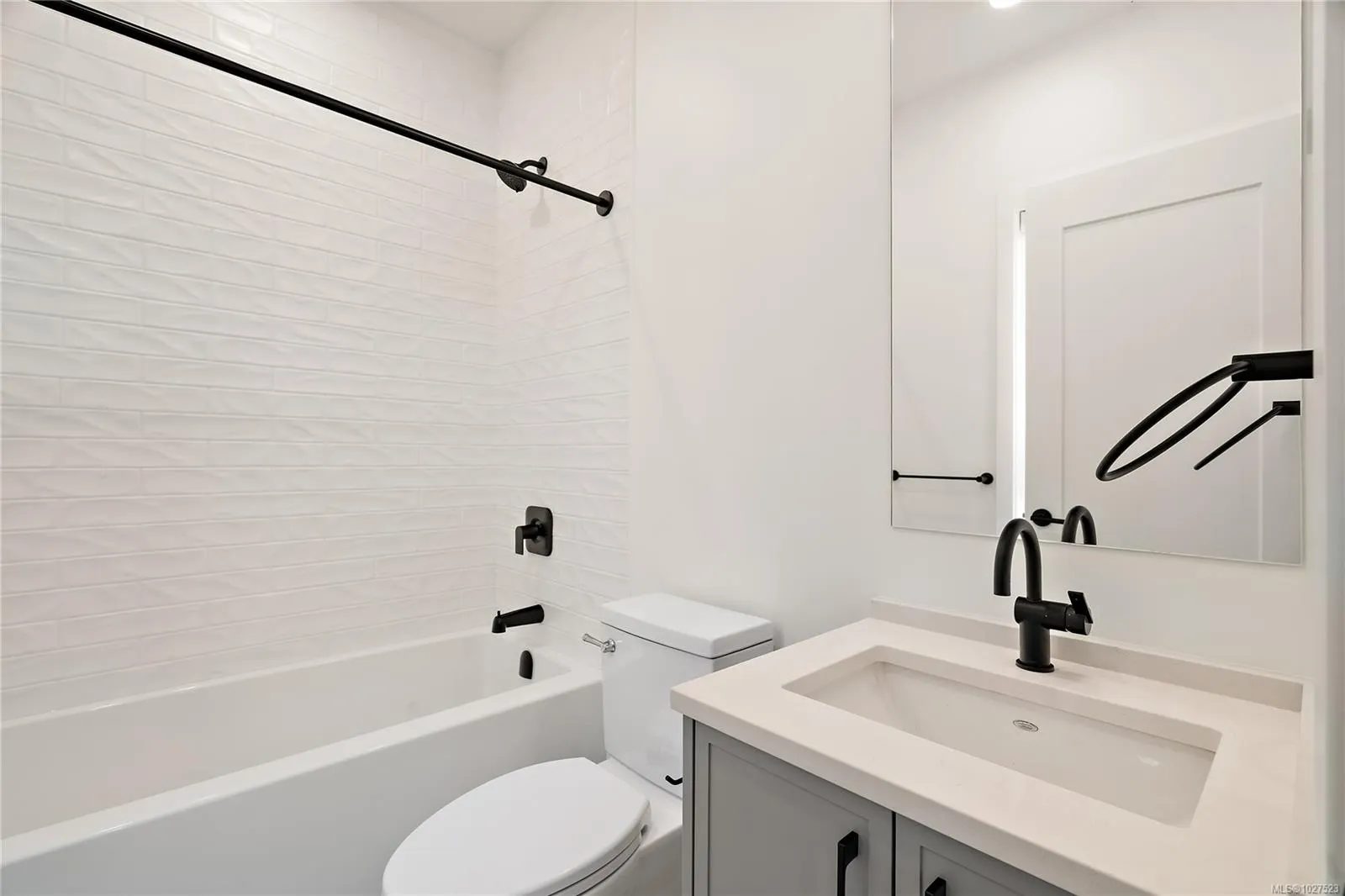 1102 Esquimalt Rd