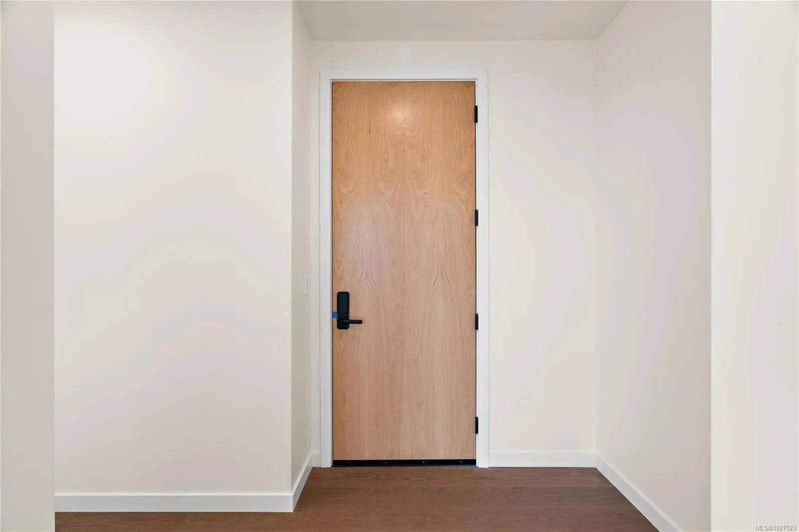 1102 Esquimalt Rd