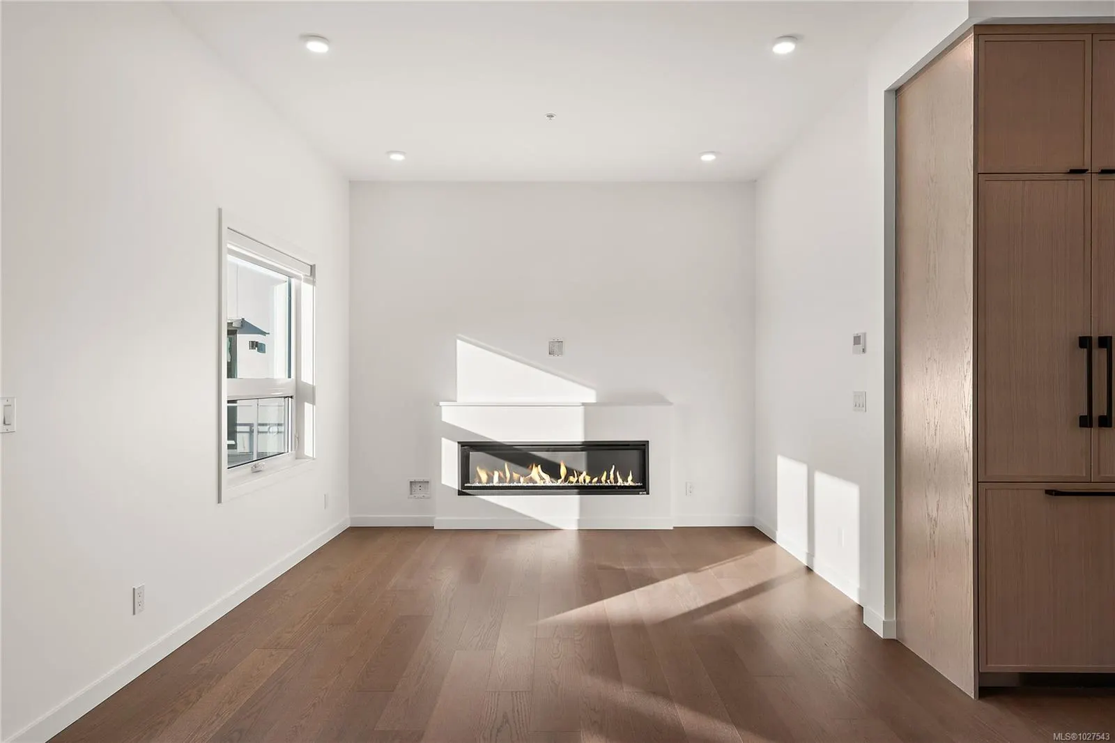 1102 Esquimalt Rd