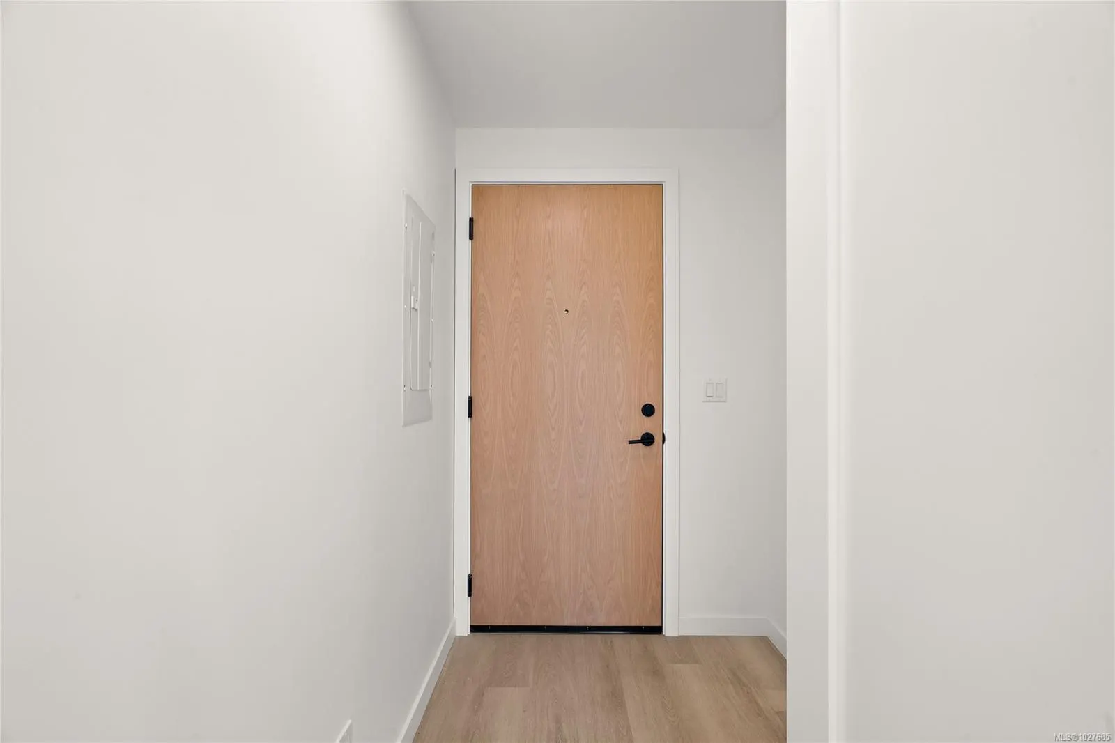 1102 Esquimalt Rd
