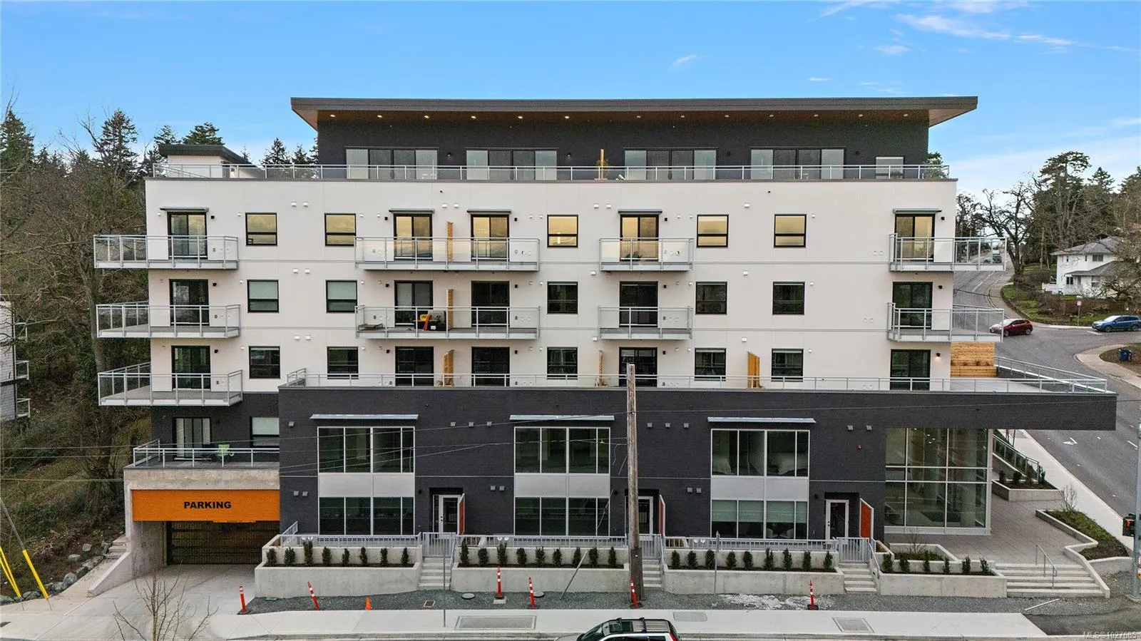 1102 Esquimalt Rd