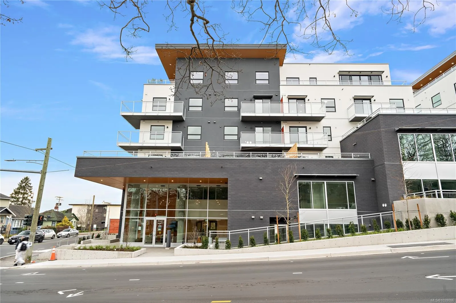 1102 Esquimalt Rd