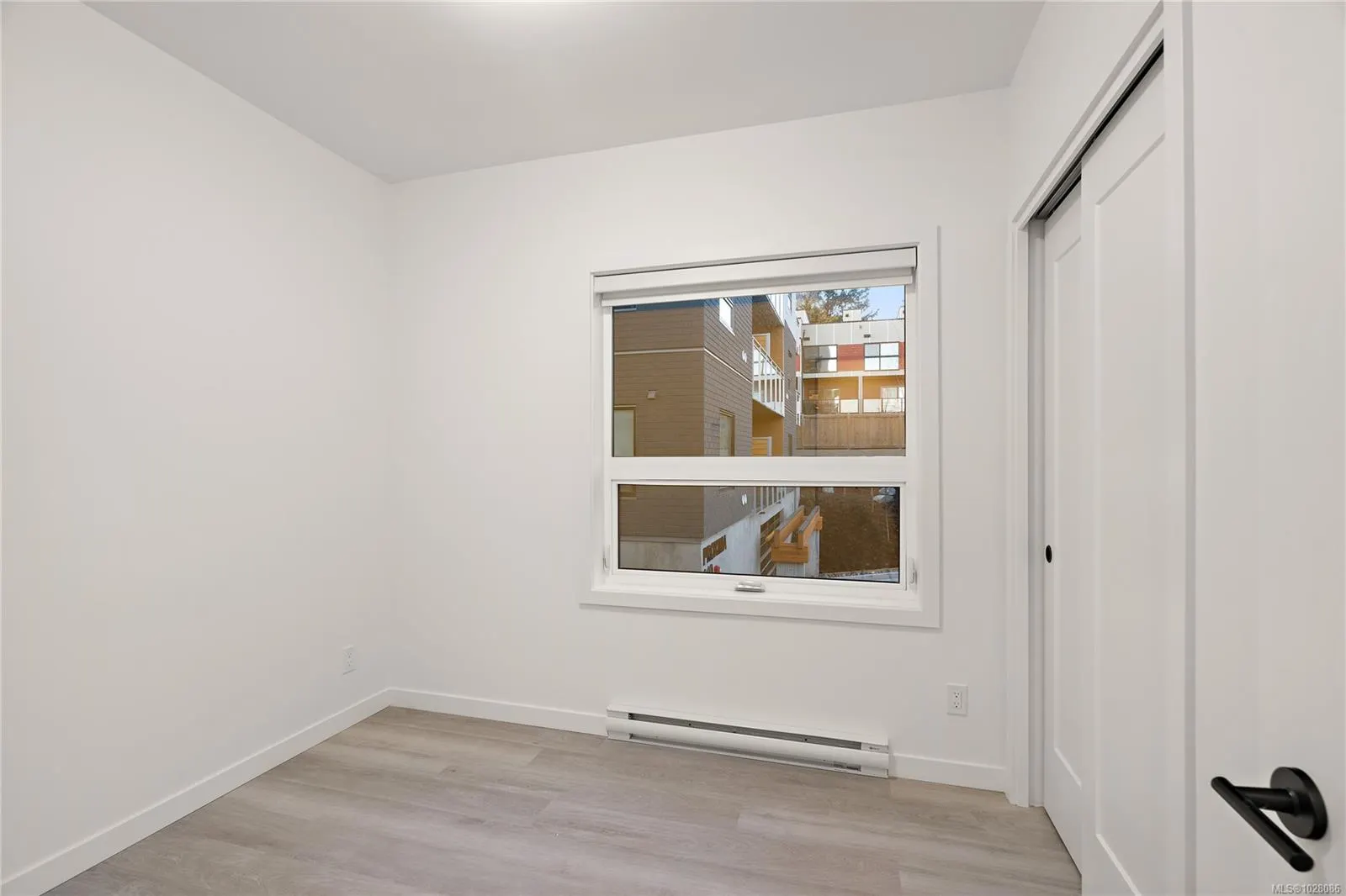 1102 Esquimalt Rd