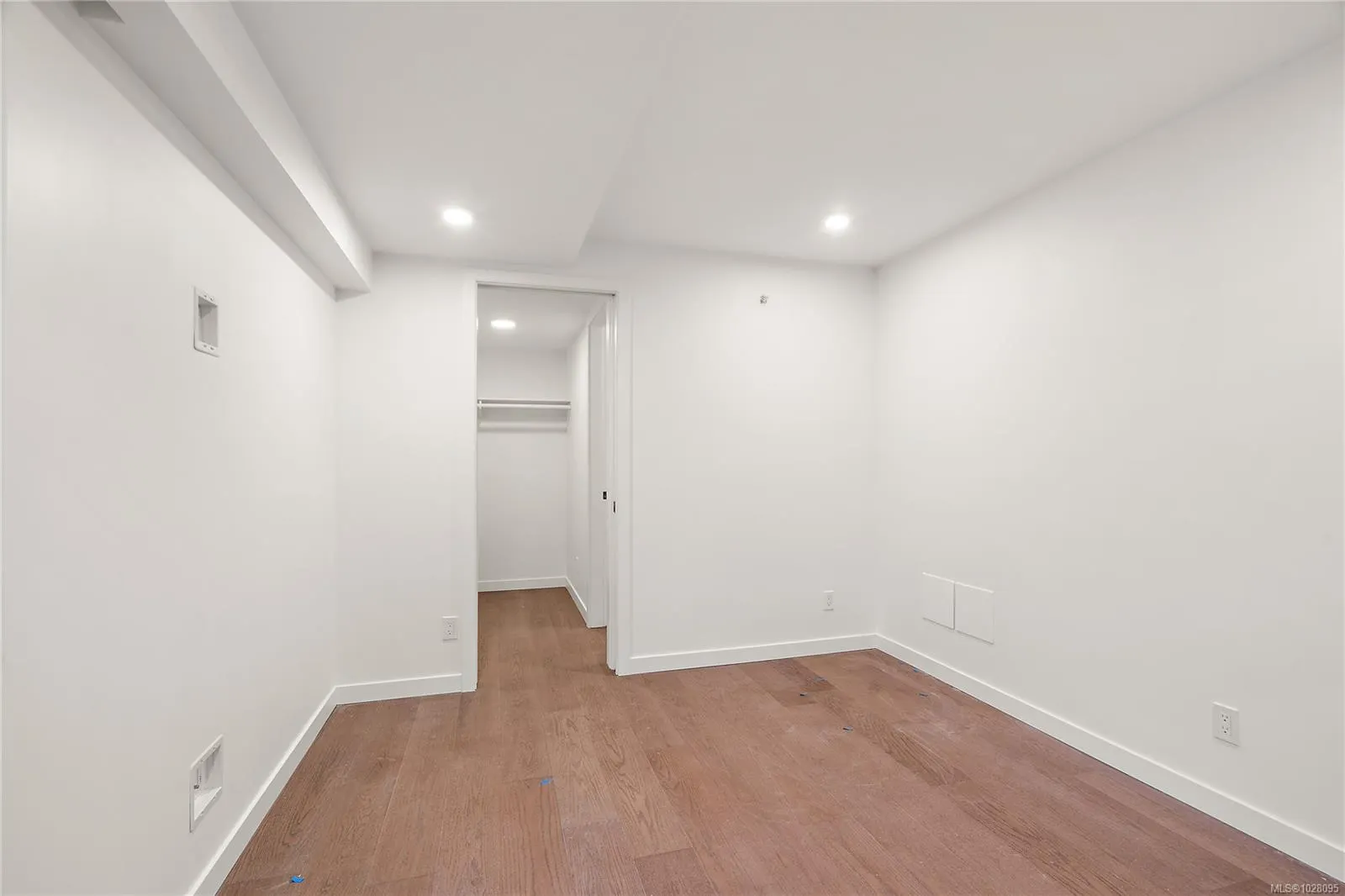 1102 Esquimalt Rd