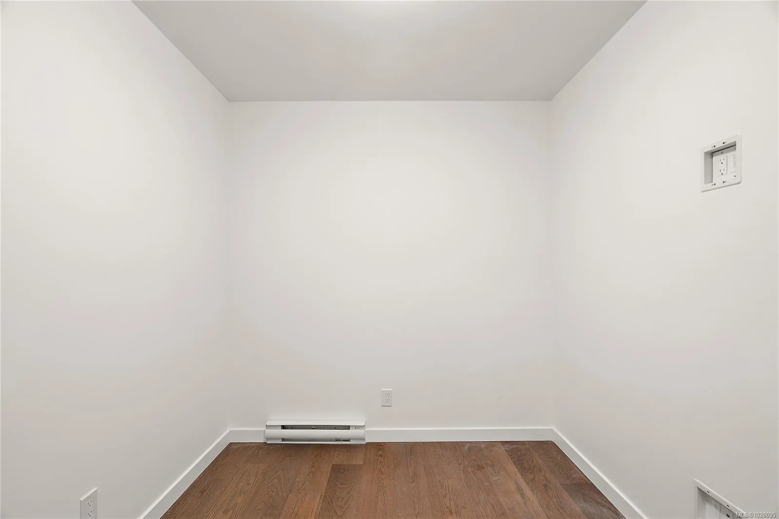 1102 Esquimalt Rd