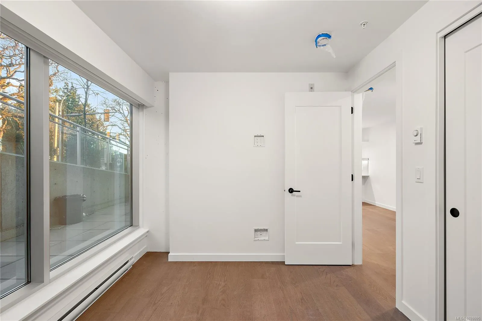 1102 Esquimalt Rd