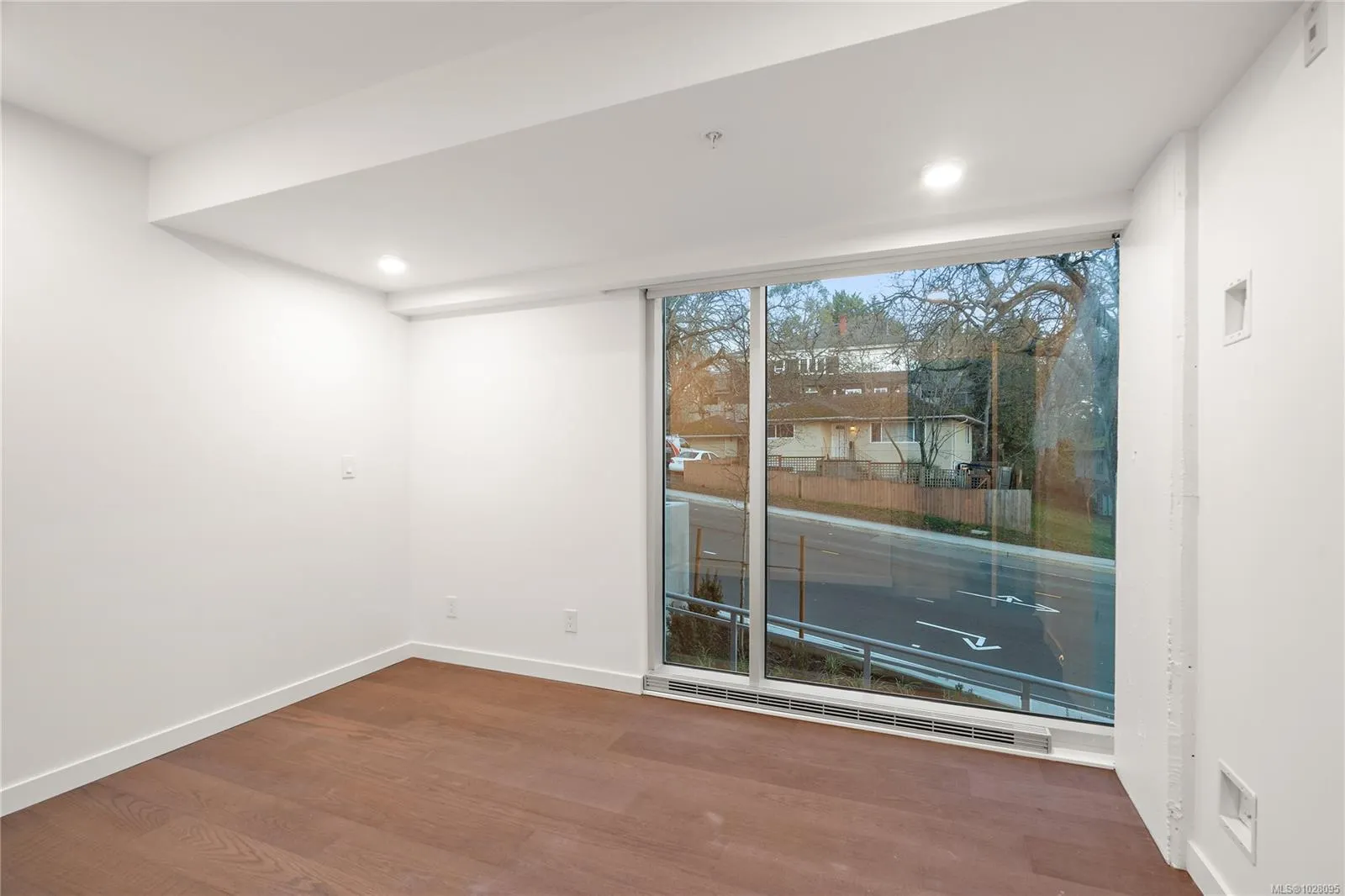 1102 Esquimalt Rd