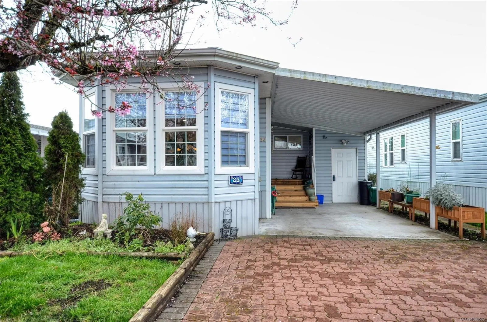7583 Central Saanich Rd