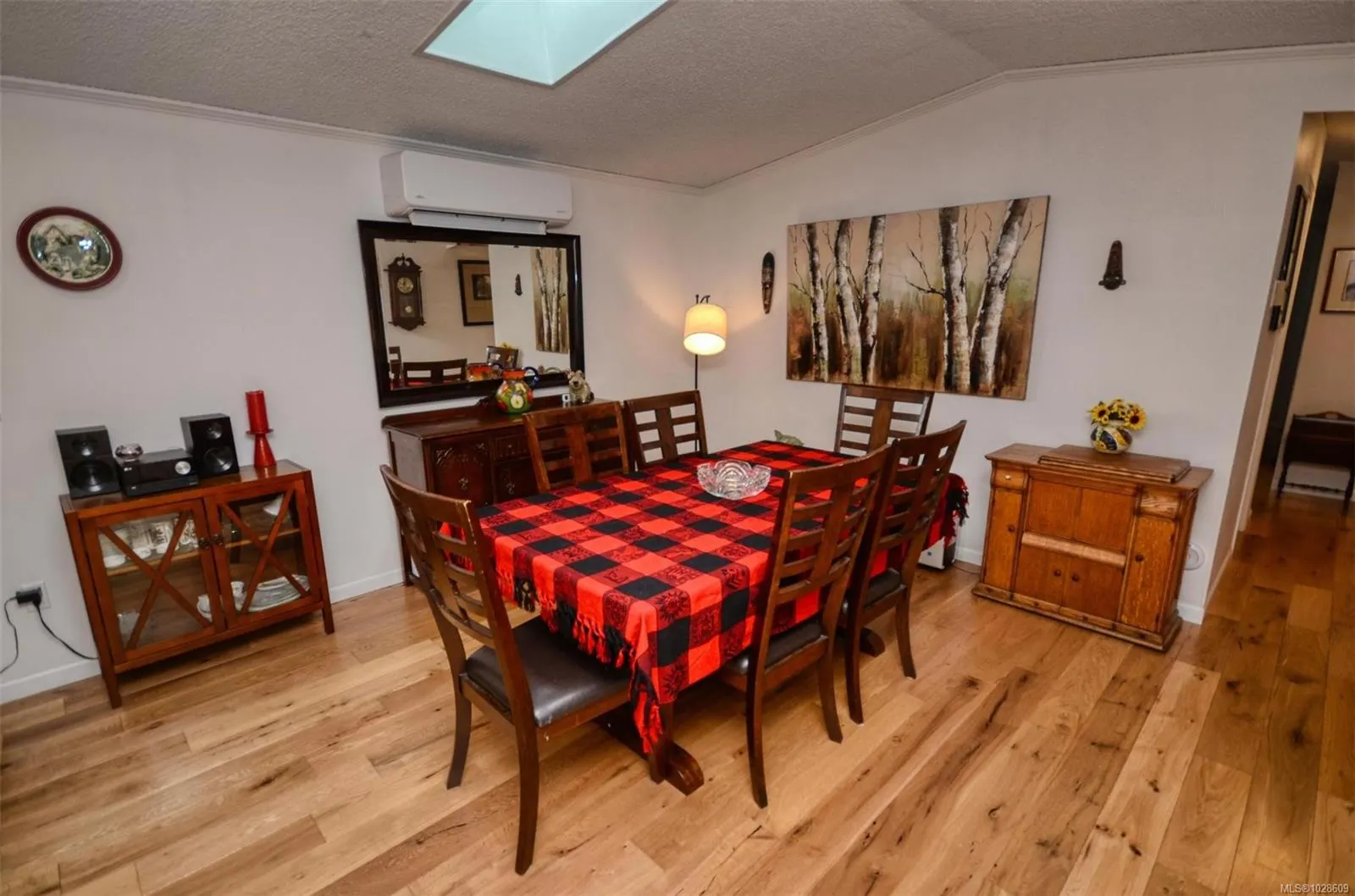 7583 Central Saanich Rd