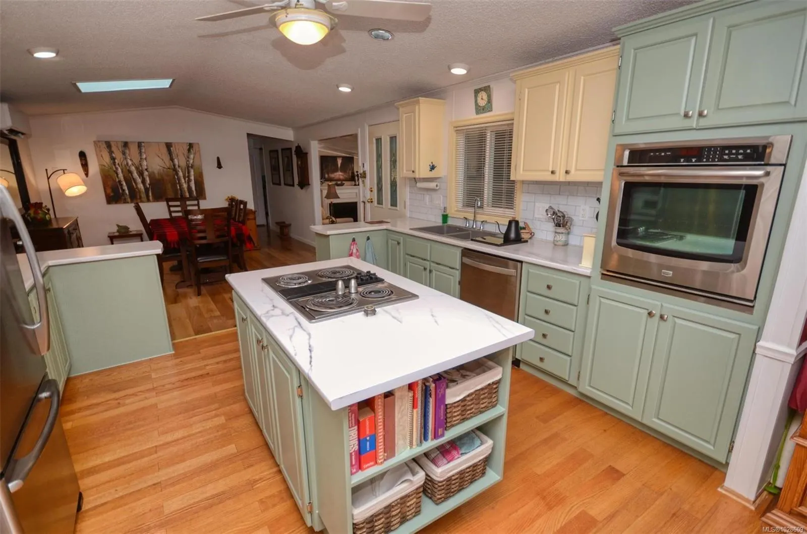 7583 Central Saanich Rd