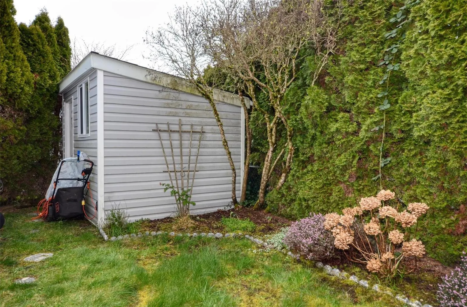 7583 Central Saanich Rd