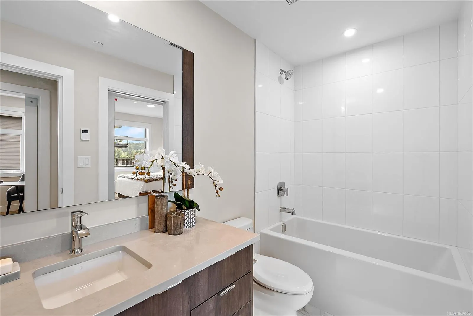 2520 Hackett Cres