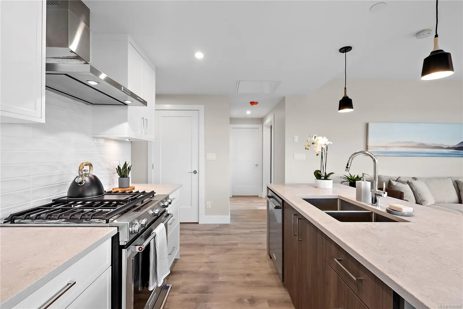 2520 Hackett Cres