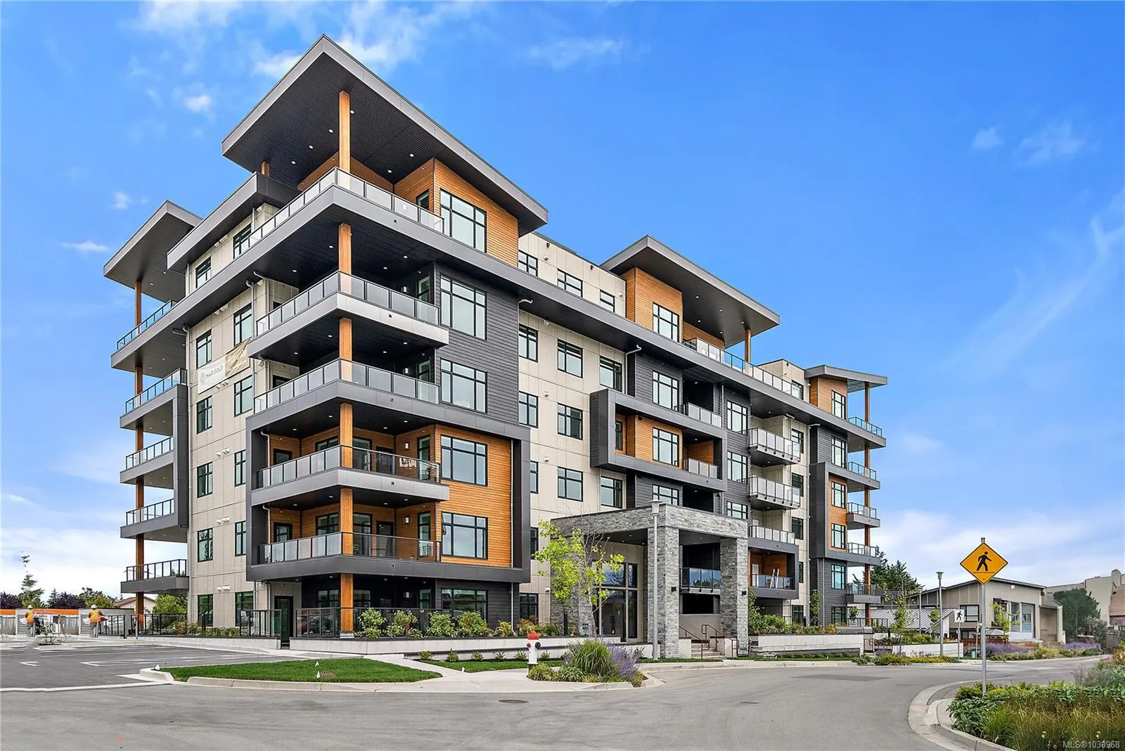 2520 Hackett Cres