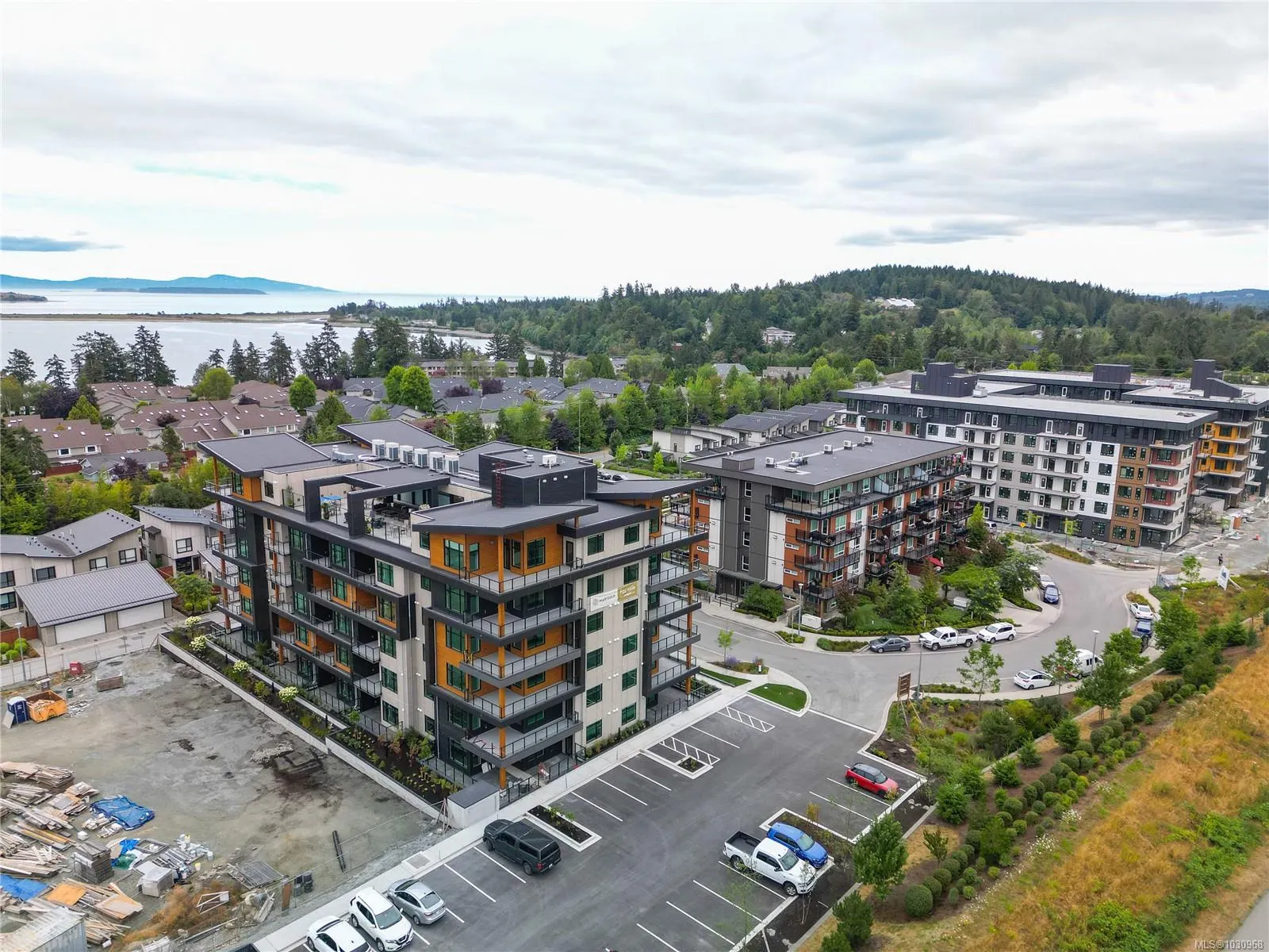 2520 Hackett Cres