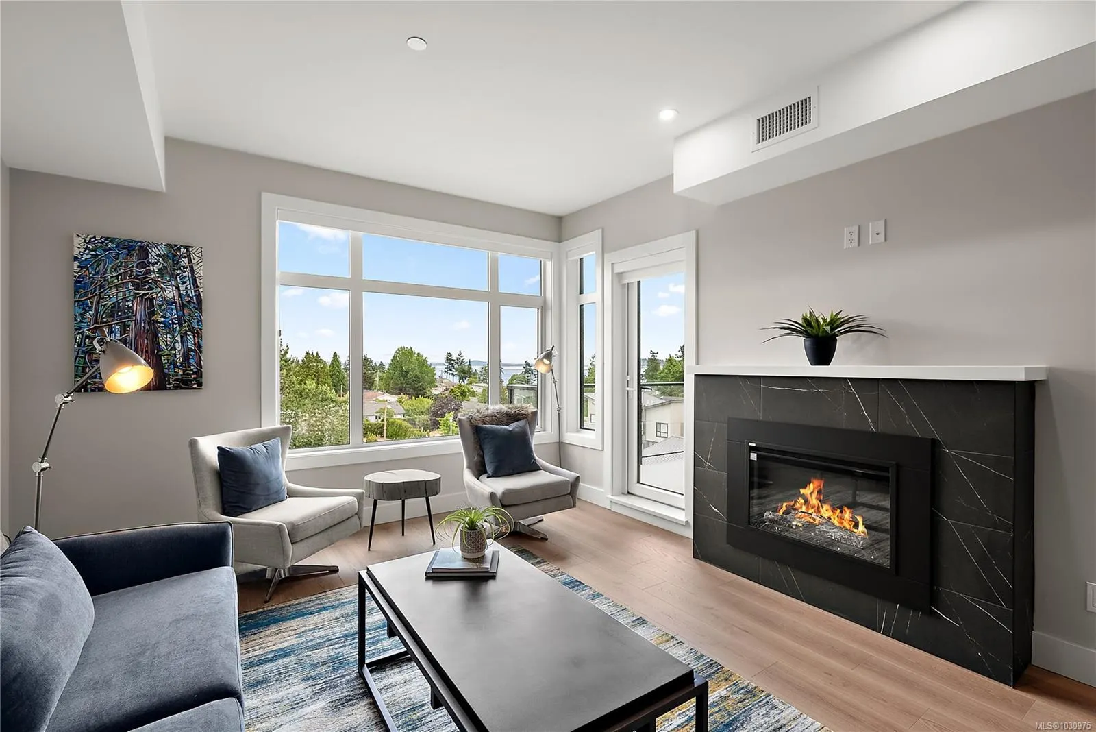 2520 Hackett Cres