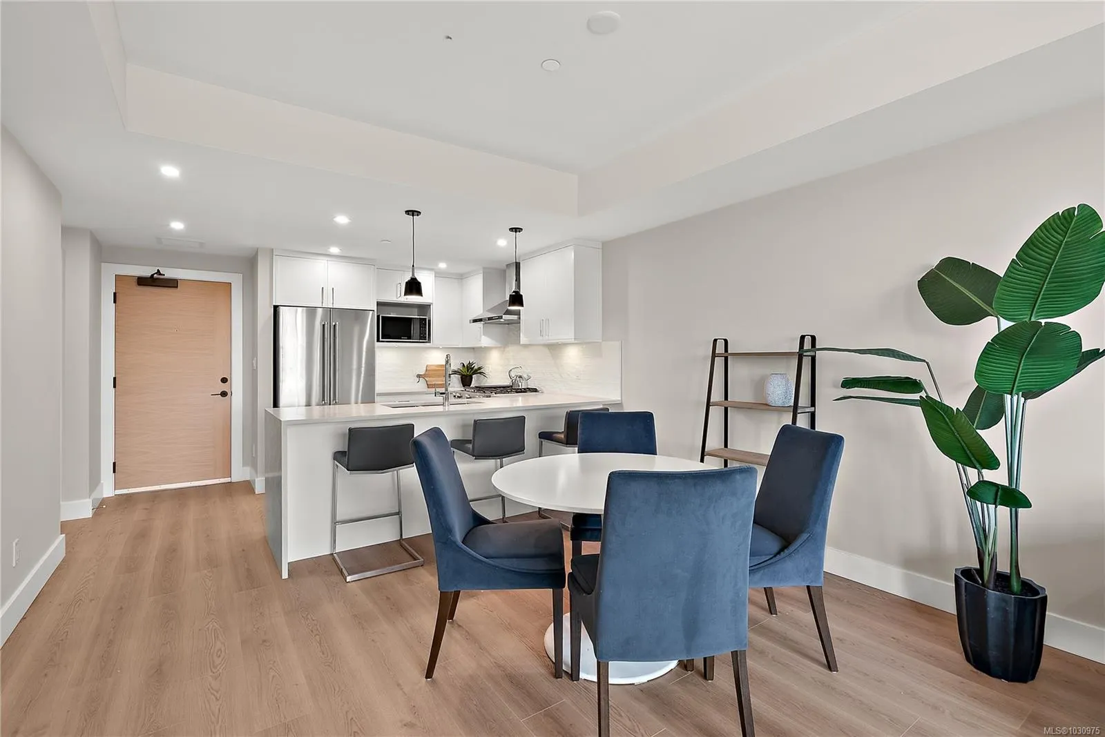 2520 Hackett Cres