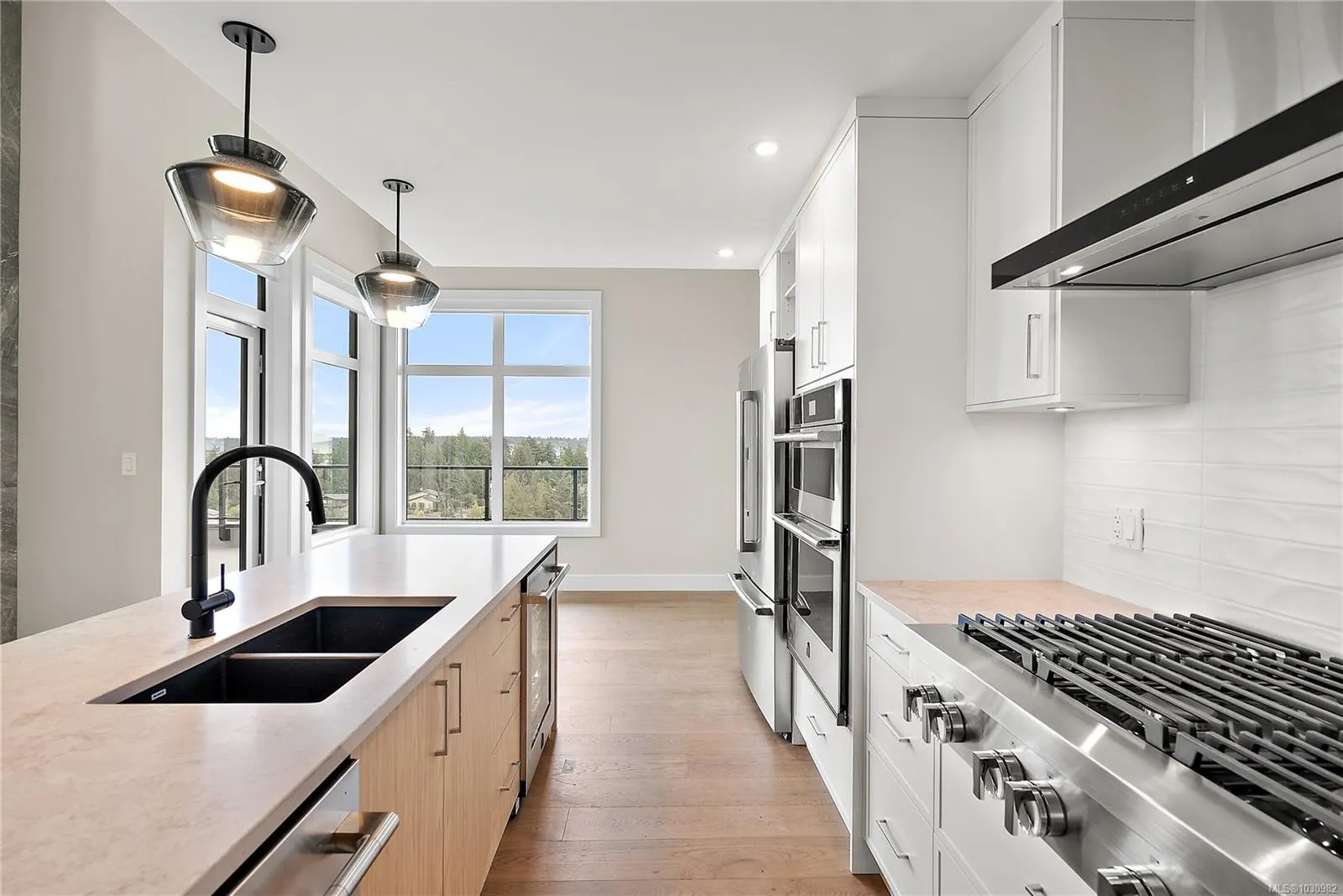 2520 Hackett Cres
