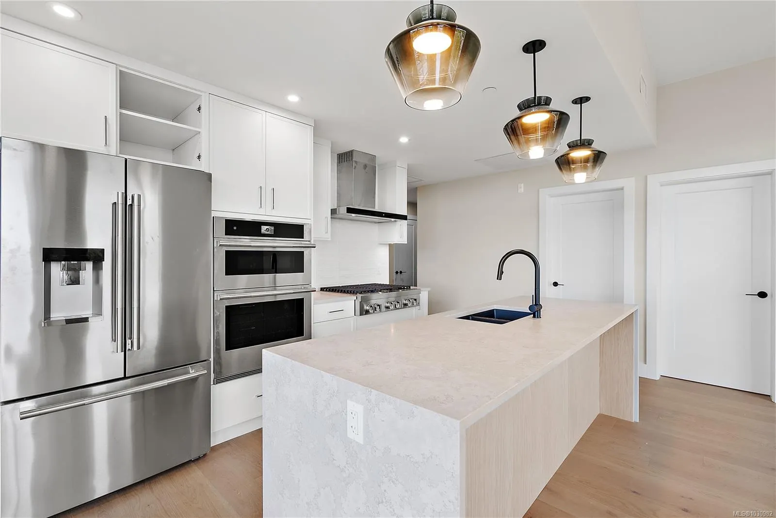 2520 Hackett Cres